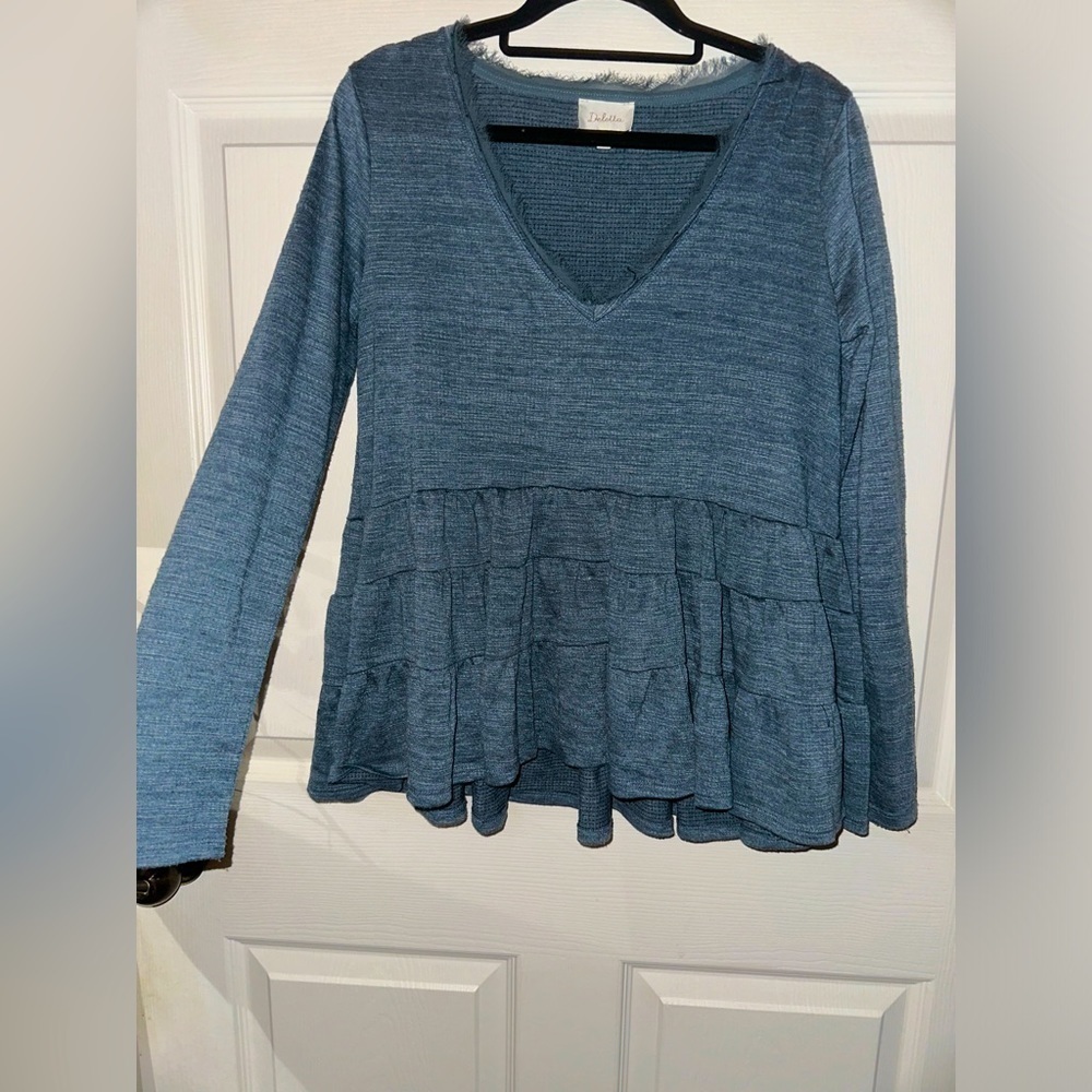 Deletta women’s blue long sleeve v neck peplum blouse XS contemporary boho